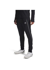 Under Armour Muži Sportovn&iacute; kalhoty 'Challenger' čern&aacute; / b&iacute;l&aacute; S