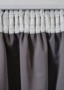 Zastiňuj&iacute;c&iacute; z&aacute;věs s leskem tak&eacute; v extra d&eacute;lce (1 ks v balen&iacute;) | &Scaron;ed&aacute; | Vel. 145x130 cm | bonprix