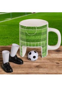 Fotbalov&yacute; hrnek s botami a m&iacute;čkem